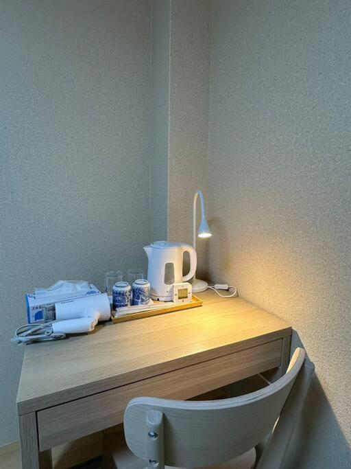 103号室花園町駅と萩之茶屋駅各2分ベット2台専用バスルーム付きアクセス抜群 Apartment *