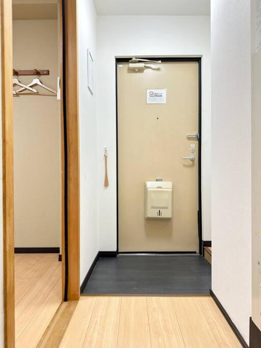 103号室花園町駅と萩之茶屋駅各2分ベット2台専用バスルーム付きアクセス抜群
